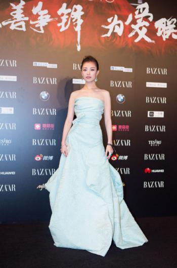 时尚女郎倪妮登VOGUE七月刊封面唯美图片第3张