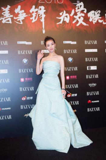 时尚女郎倪妮登VOGUE七月刊封面唯美图片第4张