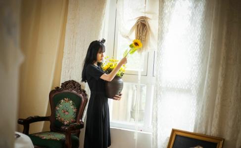 短发少妇十六性感居家写真图片第4张