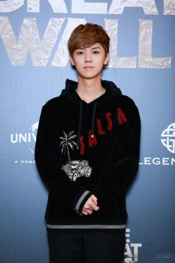 鹿晗GAON CHART 撒汗热舞 帅气西服迷倒千万粉丝第5张