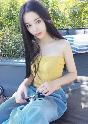 清纯校花美女生活照 长发直发美女图片大全第1张