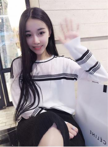 清纯校花美女生活照 长发直发美女图片大全第2张