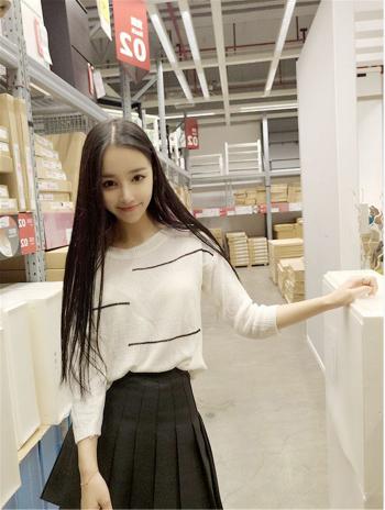 清纯校花美女生活照 长发直发美女图片大全第3张