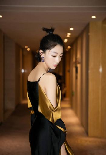 高清中国内地影视河北省石家庄女演员周冬雨青春靓丽写真高清手机壁纸第2张