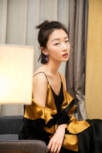 高清中国内地影视河北省石家庄女演员周冬雨青春靓丽写真高清手机壁纸第0张