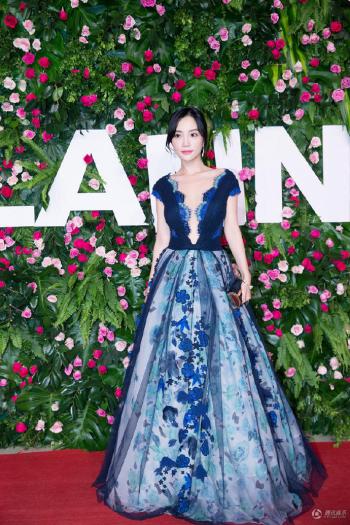 李小璐绝美靓丽写真惹火撩人第2张