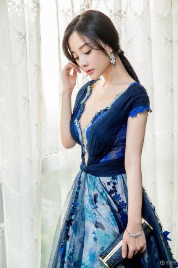 李小璐绝美靓丽写真惹火撩人第3张