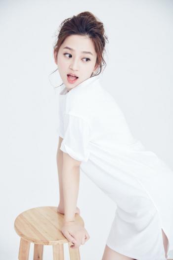 高清内陆美女明星唐本纯白诱惑私房照图片第3张