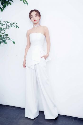 高清中国内地云南保山女演员杨蓉透视纱裙高清手机壁纸第2张