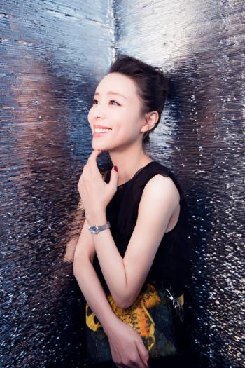中国内地福建永安女演员张静初红衣造型写真图片:知性优雅第3张
