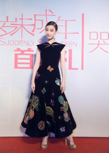 性感女星倪妮礼服行走在戛纳明艳动人第6张