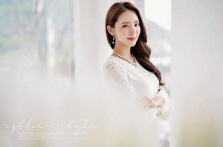 骨感美女性感一字肩包臀裙性感写真第2张