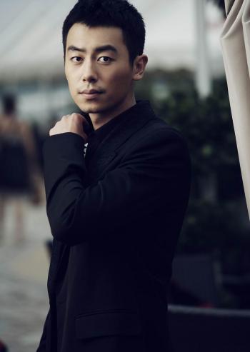 中国大陆江苏省盐城男演员朱亚文微博电影之夜西装图片第0张