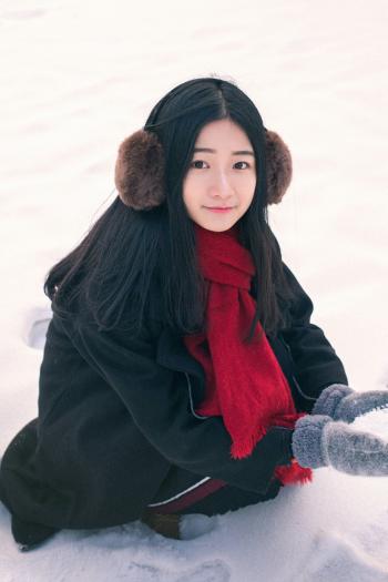 校花美女学生妹冬季雪景养眼迷人写真图片第0张