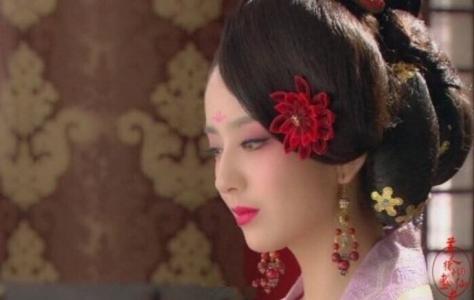 高清中国内地新疆伊犁影视女演员佟丽娅性感妩媚写真图片第1张