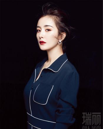 杨幂香肩冷艳动人封面写真第3张