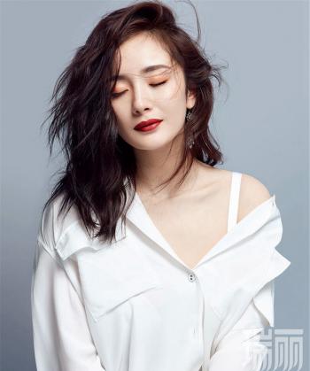 杨幂香肩冷艳动人封面写真第5张