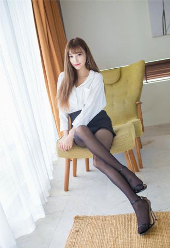 短发少妇十六性感居家写真图片第3张