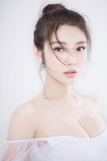 徐冬冬性感深v诱人写真图片第0张