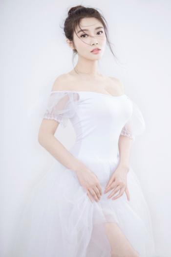 徐冬冬性感深v诱人写真图片第2张