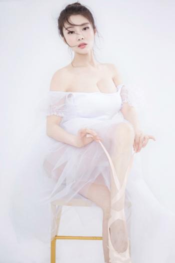 徐冬冬性感深v诱人写真图片第3张