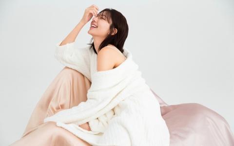 性感美女张馨予低胸装时尚写真女神气质美图第3张