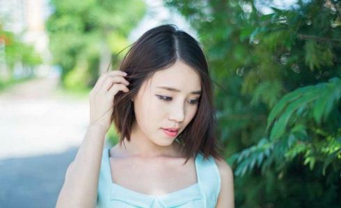 清纯美女短发夏日阳光清新室外写真第0张
