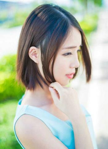 清纯美女短发夏日阳光清新室外写真第6张
