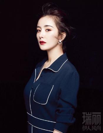 杨幂香肩冷艳动人封面写真第3张
