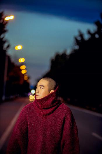 光头男图片 _ 第(1)张