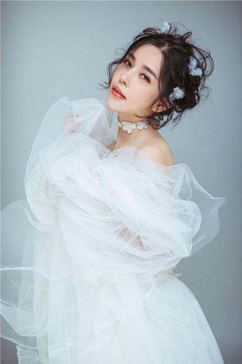 唯美梦幻亚洲美女婚纱摄影写真高清图片第2张