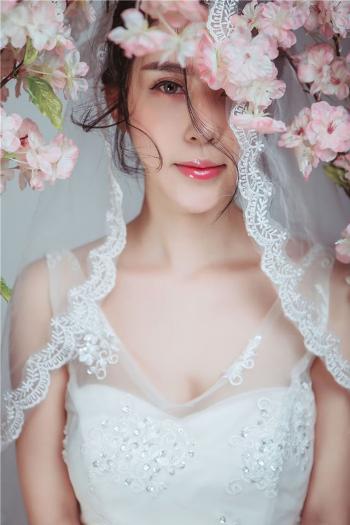 唯美梦幻亚洲美女婚纱摄影写真高清图片第4张