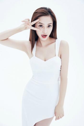 高清内陆美女明星唐本纯白诱惑私房照图片第6张