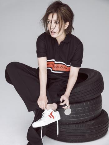 短发透视装美女性感高跟黑丝美腿诱人写真图片第2张
