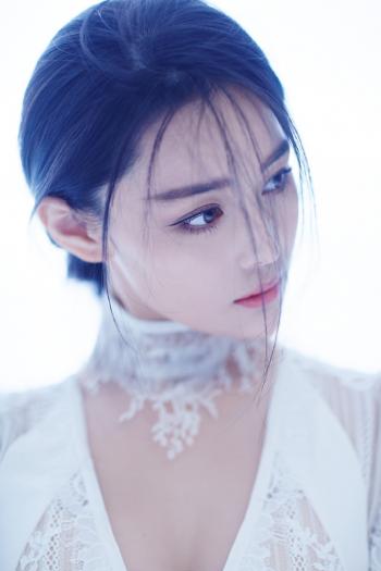 高清中国内地女演张馨予优雅气质性感写真图片桌面壁纸第4张