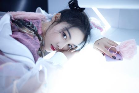 美女明星张馨予妩媚魅惑写真图片第0张