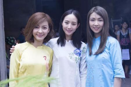 谭松韵胡冰卿闺蜜写真终曝光 萌系少女惹人爱第0张