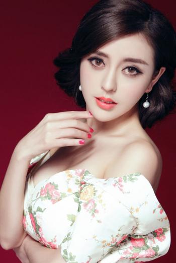 性感美女高兮妍抚媚诱惑迷人写真图片合集(二)第0张