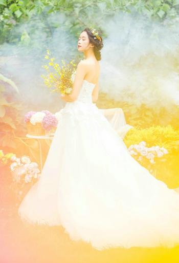 唯美梦幻亚洲美女婚纱摄影写真高清图片第2张