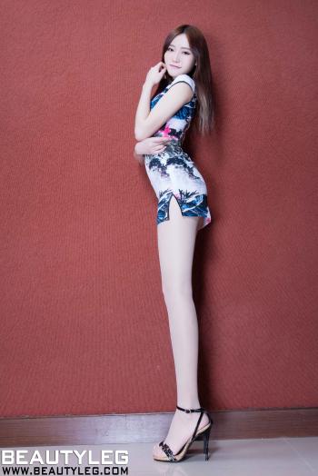少女时代上海代言游戏 露蛮腰秀玉腿性感惹火第2张
