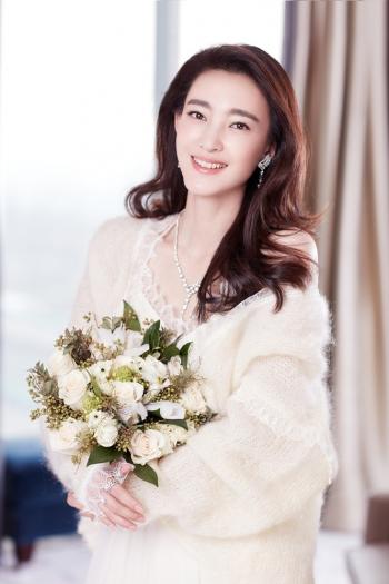 王丽坤性感干练活动写真图片第5张