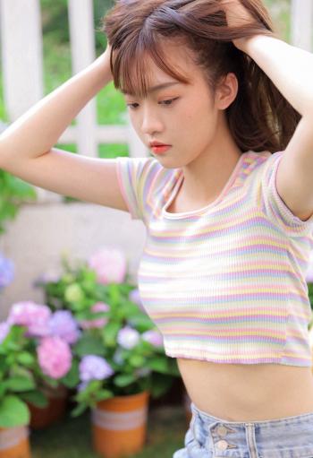 美女李凌子诱惑写真第2张