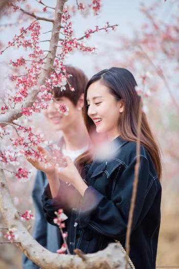 中国北京当代95后女演员宋祖儿性感优雅写真桌面壁纸第3张