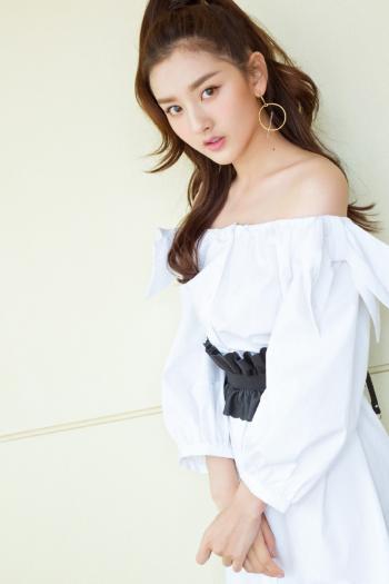 中国北京当代95后女演员宋祖儿清新时尚可爱写真图片桌面壁纸第2张