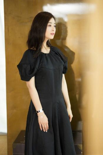 高清内地祖籍湖南益阳女演员华妃蒋欣诠释性感中的小清新时尚唯美写真第0张