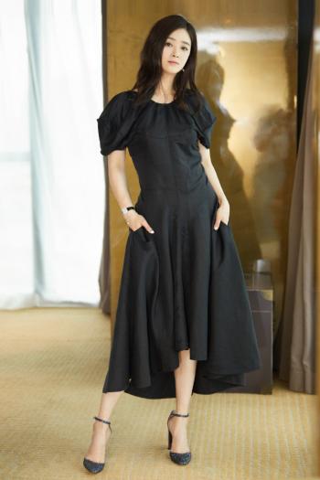 高清内地祖籍湖南益阳女演员华妃蒋欣诠释性感中的小清新时尚唯美写真第2张
