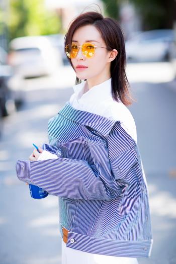 高清吉林美女演员舒畅后台花絮照图片第3张