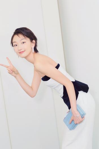高清中国内地影视河北省石家庄女演员周冬雨青春靓丽写真高清手机壁纸第2张