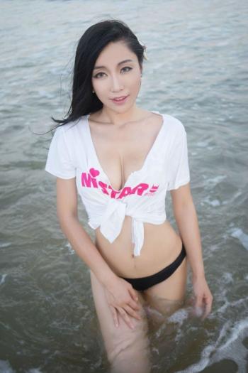 沙滩美女图片 _ 第(9)张