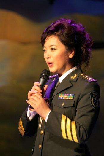 高清性感女星周也甜酷造型灵动写真图片第2张